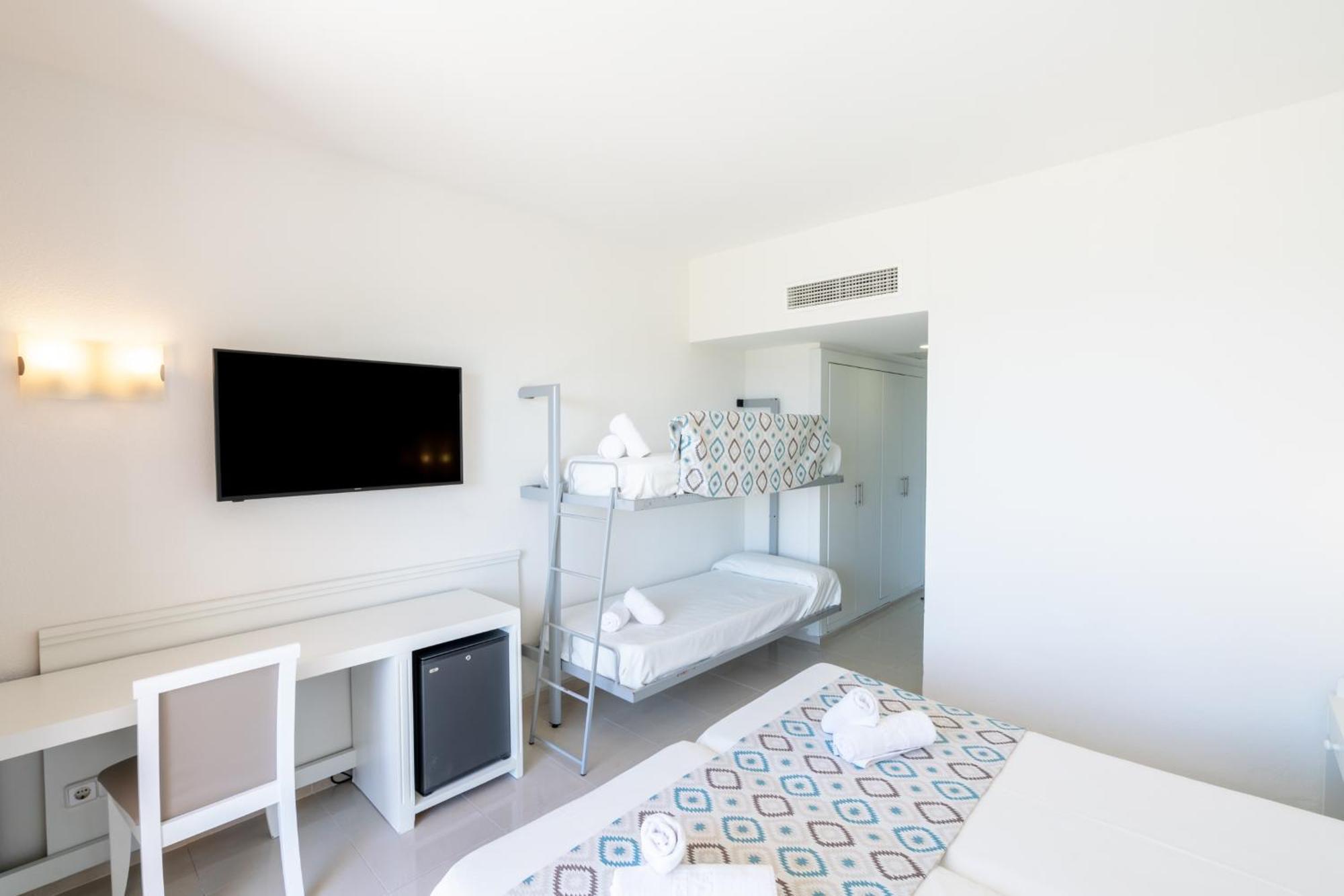 Club Hotel Aguamarina Аренал д'ен Кастел Екстериор снимка